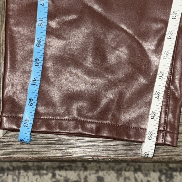 Abercrombie & Fitch '90s Straight Ultra High Rise Faux Leather Pant - Picture 9 of 9